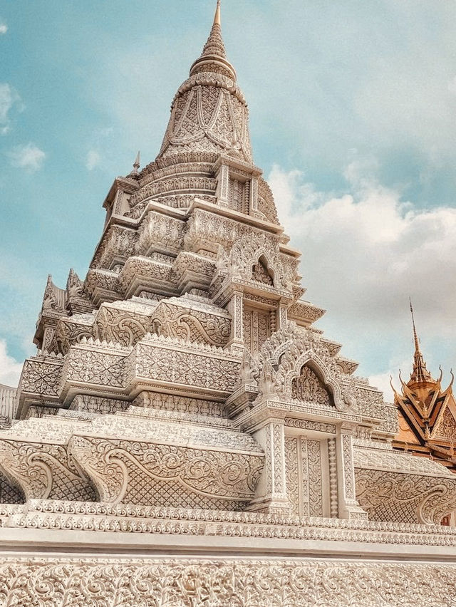 ✨ "Royal Radiance: Exploring Phnom Penh’s Dazzling Silver Pagoda" 🇰🇭