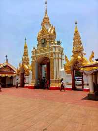 พระธาตุพนมบรมเจดีย์โดดเด่น