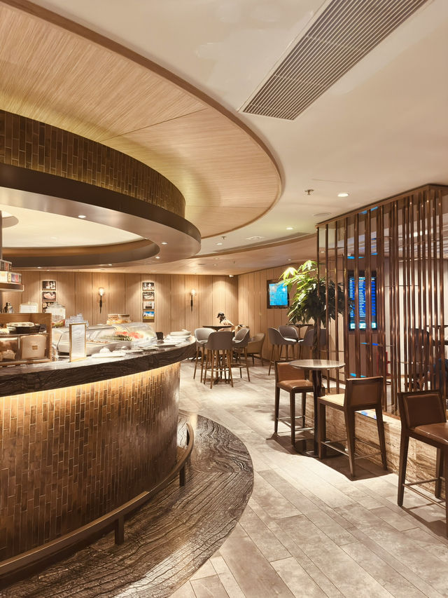 Pre-Flight Bliss: Plaza Premium First Lounge Experience at HKIA Pre-Flight Bliss: Plaza Premium First Lounge Experience at HKIA