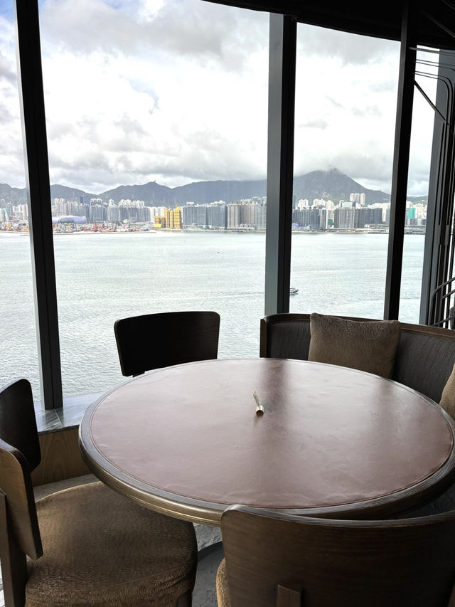 嘆住海景食大閘蟹chill到爆‼️附送3 小時無邊際泳池游水💦