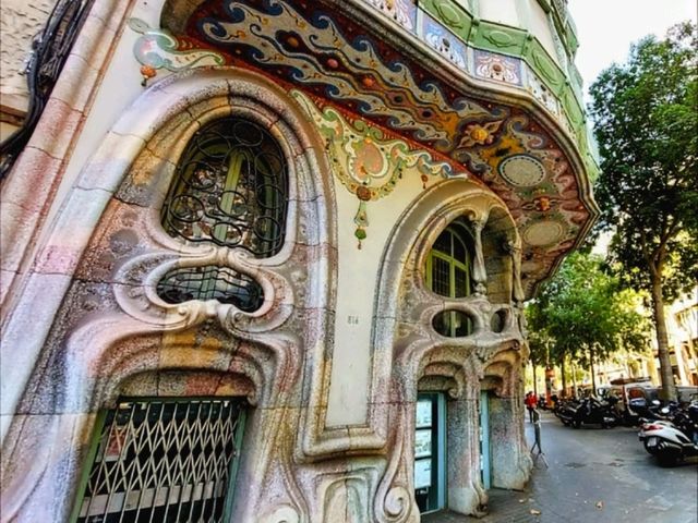 巴塞隆納 | Casa Comalat，譬美高第的隱藏版夢幻建築