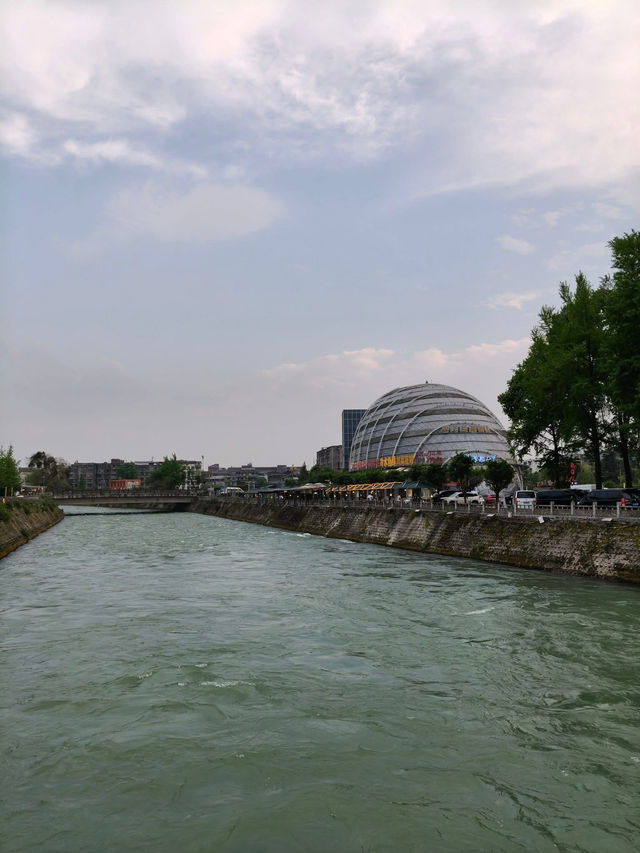 “Dujiangyan มรดกโลกโบราณ สวยอลังกลางธรรมชาติ”