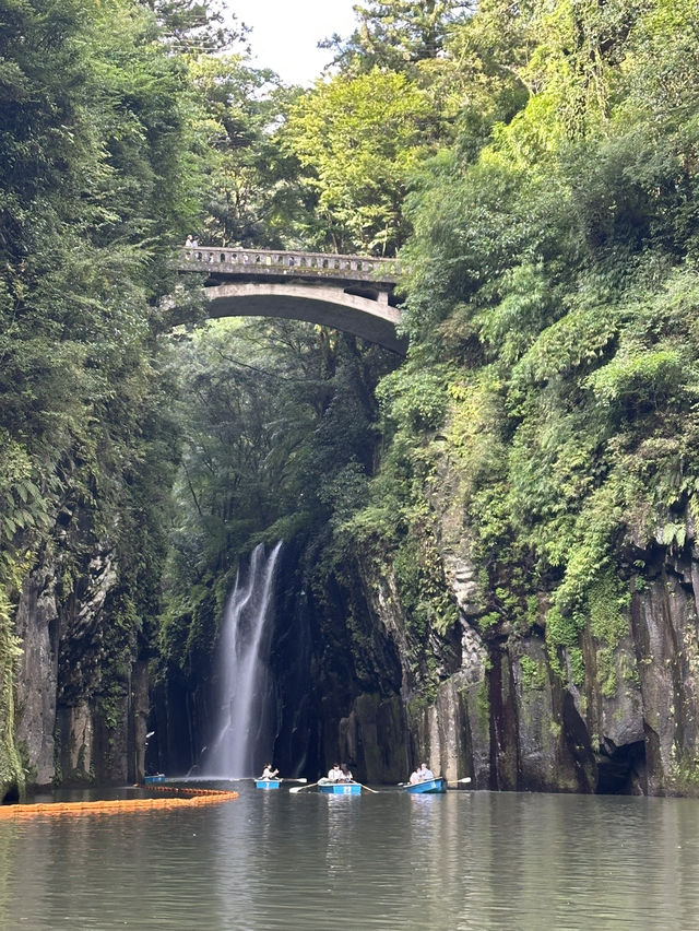 走進高千穗峽，在溪谷與瀑布間體驗神話般的自然奇景
