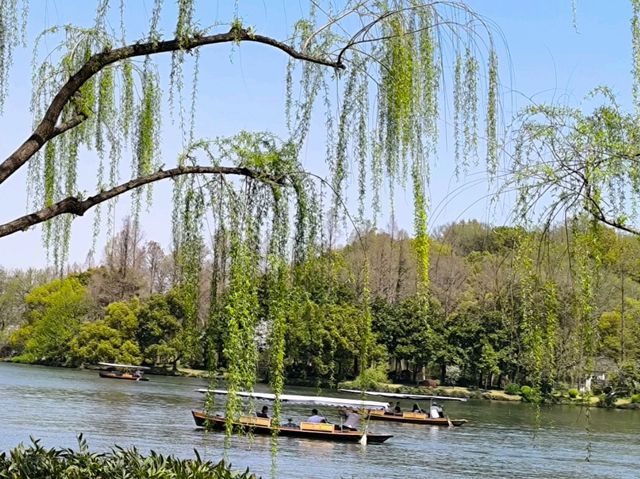 West Lake 🌅 ทะเลสาบที่ทำให้หางโจวโรแมนติกสุดๆ West Lake 🌅 ทะเลสาบที่ทำให้หางโจวโรแมนติกสุดๆ