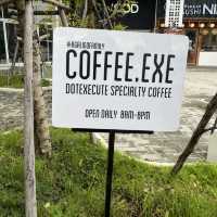 COFFEE.EXE ชลบุรี: คาเฟ่ขาวคลีน ฟีลแล็บกาแฟ 