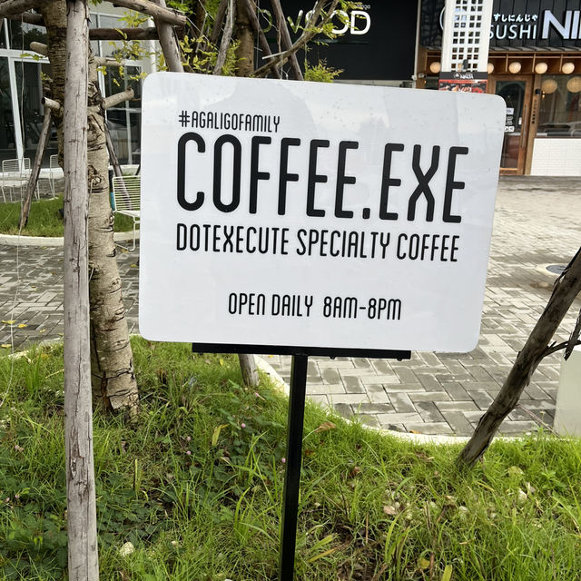 COFFEE.EXE ชลบุรี: คาเฟ่ขาวคลีน ฟีลแล็บกาแฟ 