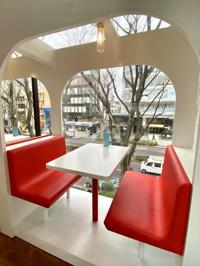 🍩 A World of Red and White at VAT BAKERY, Harajuku