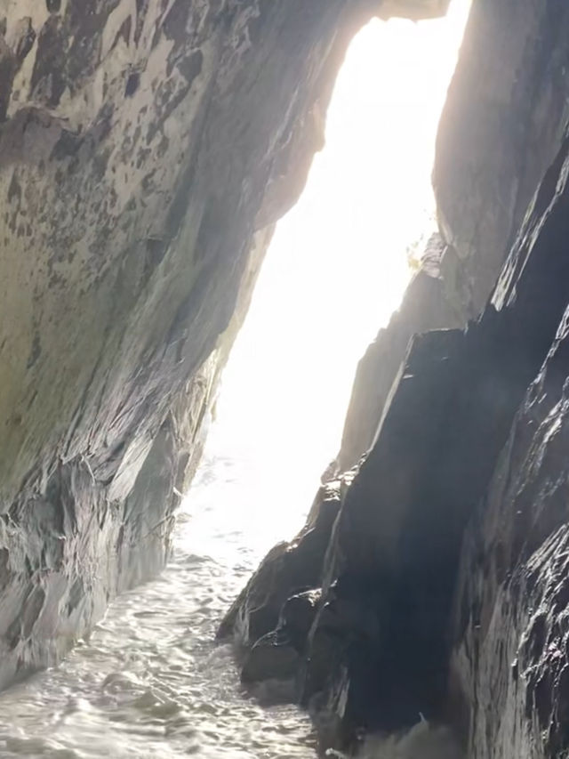 🌊鶴咀打卡行山遊｜峽谷美景、梅菜特產＋打卡雷音洞燈塔！