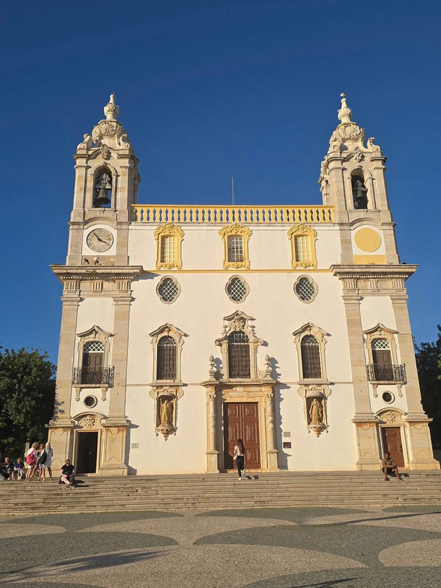 카르모 교회의 낯선 진실