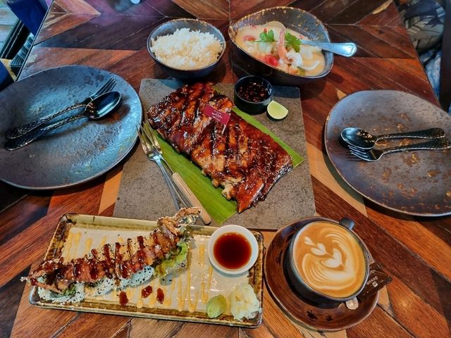 Phuket’s Three Monkeys Restaurant: Jungle Vibes & Tom Yum Delights 🍲🌴