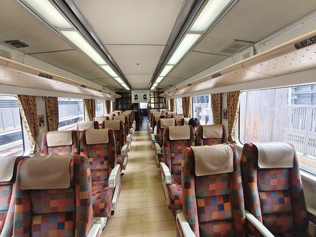 Aso Boy รถไฟท่องเที่ยวขวัญใจเด็ก ๆ 