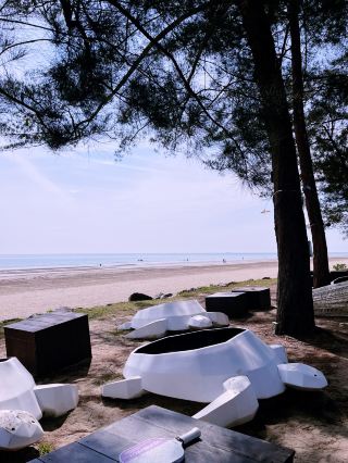 ร็อกซี่ เซมาตัน บีช รีสอร์ท (Roxy Sematan Beach Resort) – ตื่นมารับวิวทะเล ท่ามกลางแมกไม้เขตร้อน และการพักผ่อนแบบไร้ขีดจำกัด