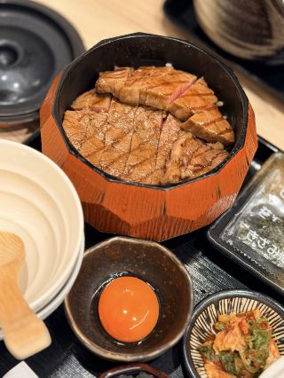 Originally a yakiniku joint, this Hida Beef Hitsumabushi spot became so popular that it’s now a dedicated specialty restaurant!
