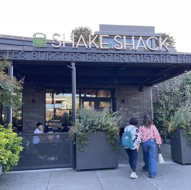 🇺🇸버섯버거가 환상적인 “Shake Shack University Village”