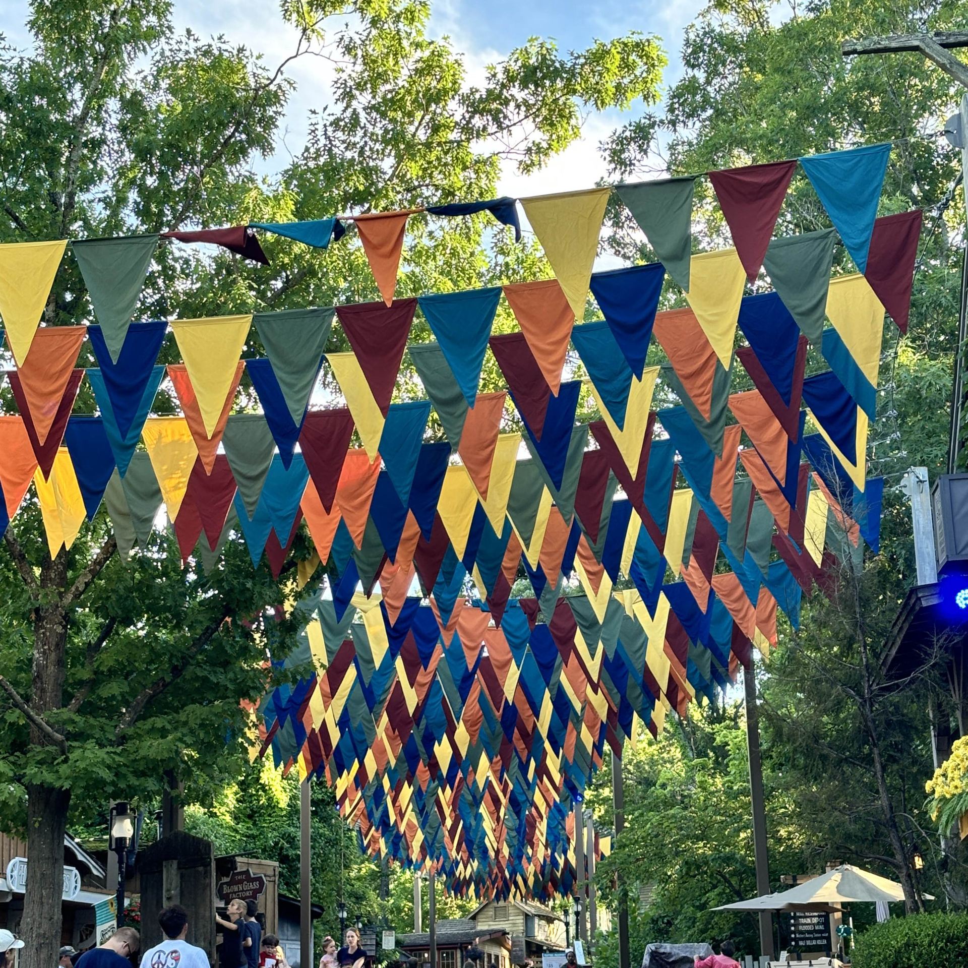 Công viên giải trí mang không khí hoài cổ của thập niên 90🎢 | America🇺🇸💓