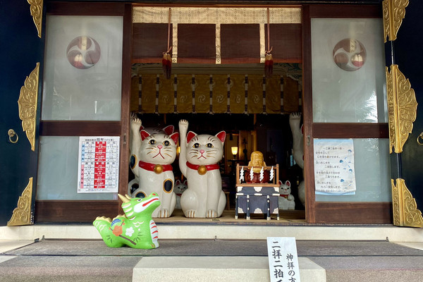 東京都浅草🇯🇵今戸神社】縁結びの神様⛩️招き猫がお出迎え