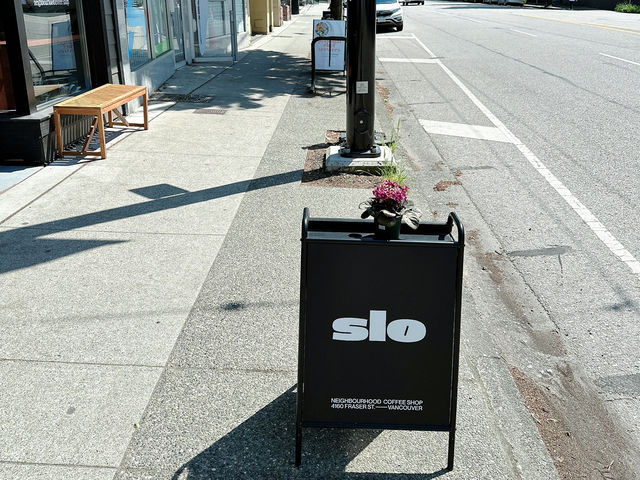 Vancouver에서 나름 유명한 핫한 카페 Slo coffee”