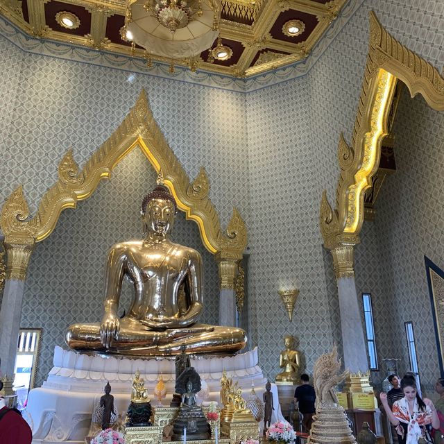 Wat Traimit Temple and the golden Buddha | Trip.com Bangkok