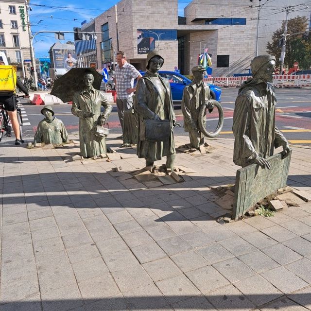 The Monument of the Anonymous Pedestrians