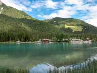 หนึ่งในทะเลสาบแสนสวยของเทือกเขา Dolomites