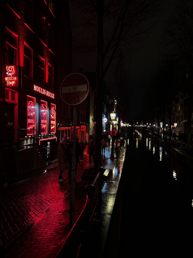 Amsterdam: A Journey Through Charm, Canals, and Culture 🇳🇱