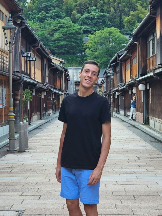 ⛪ Exploring Kanazawa’s Samurai and Geisha Districts: A Journey Through Time