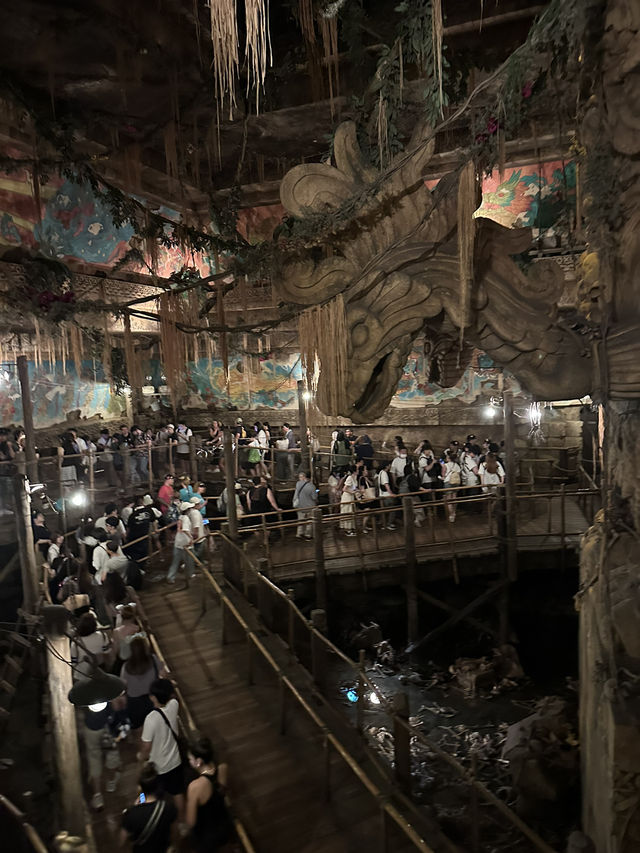 The Adult-Friendly Disney? Oh Yes, It Exists! 🍸🏰