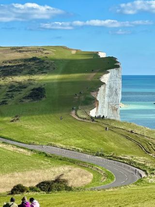 The Majestic White Cliffs: Nature’s Stunning Masterpiece