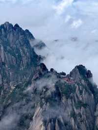 ⛰️ Huangshan – The Legendary Yellow Mountain of Mist and Pines