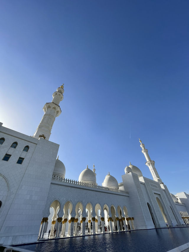 🕌 Sheikh Zayed Grand Mosque – A Marvel of Light & Architecture ✨🌙