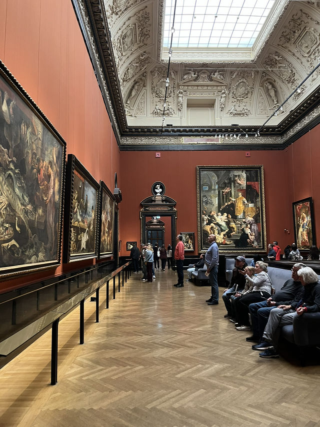 維也納藝術史博物館：穿梭時空的藝術盛宴與皇室寶藏