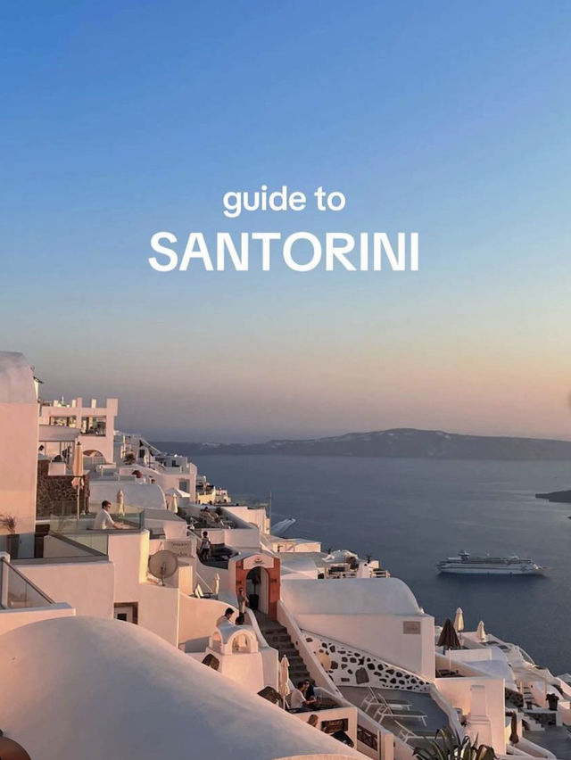 Sunsets, white walls, and endless blue — welcome to my Santorini guide 💭🌅