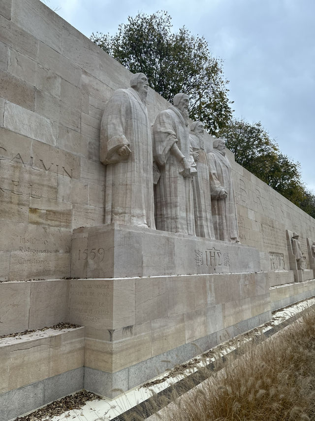 Autumn 🍂 Charms of Geneva 🍫  🫕 🧀 