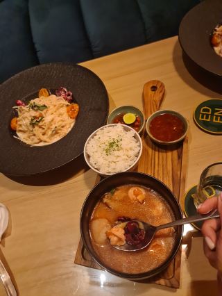世界上最美味的冬蔭功湯就在這裡！餐廳位於峇裡島烏魯瓦圖。