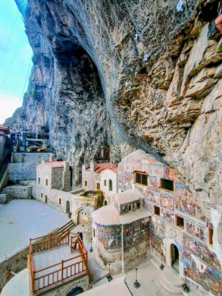 🏰 Panagia Sumela Monastery: a Byzantine wonder carved into the cliffs above Altındere Gorge 