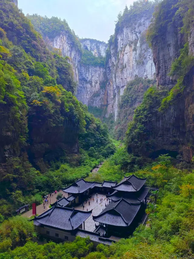 Check-in photo spots at Wulong Tiankeng Three Bridges