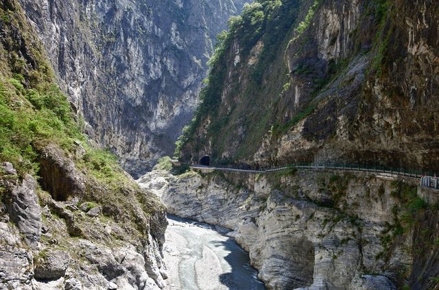 怒江大峽谷旅遊：一次尋找神秘峽谷與自然之美的旅行，你準備好了