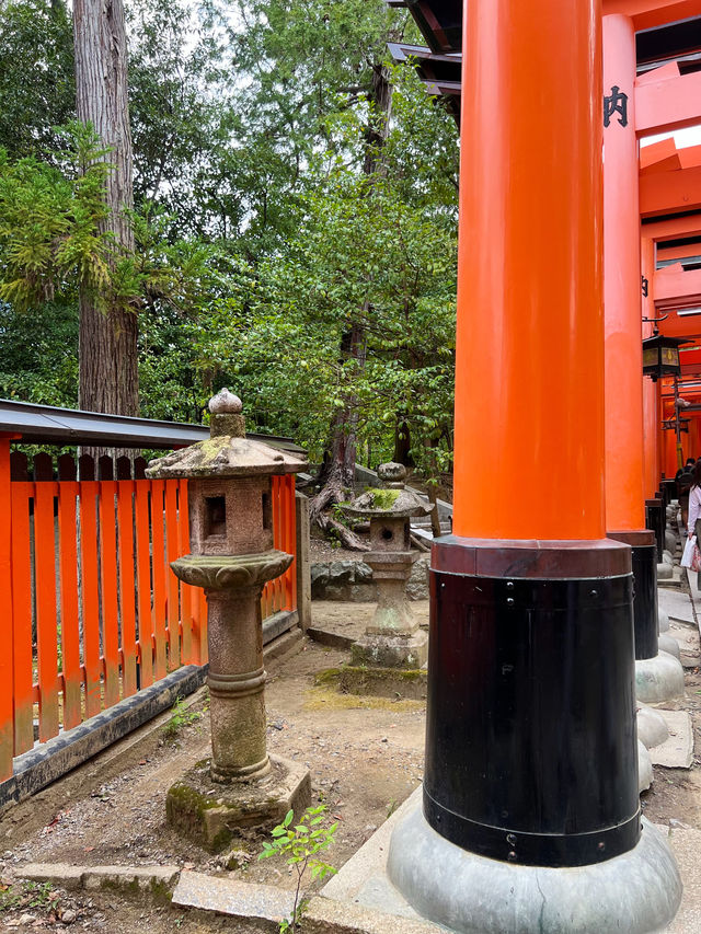 逛京都，怎麼能不去伏見稻荷神社呢？