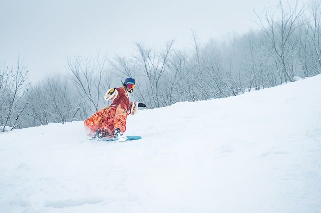 穿著漢服去滑雪，打卡東京周邊人氣很旺的雪場