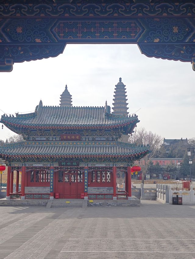 永祚寺，俗稱雙塔寺，始建於明萬曆年間（1573~1620年），依山構築，坐南朝北，由寺院、塔院和碑廊院組成