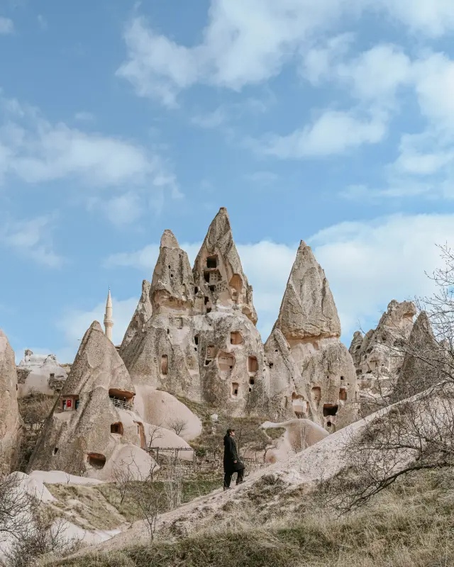 土耳其の春の旅行｜奇妙で夢幻のようなウチヒサール城！