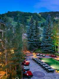 Aspen's Hidden Gem: Cozy Charm at The Little Nell 🏔️✨