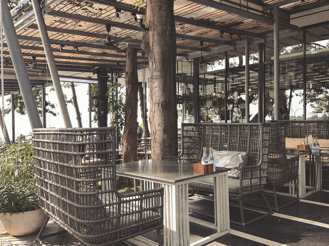 ร้านอาหารวิวหลักล้านที่ the sky gallery พัทยา