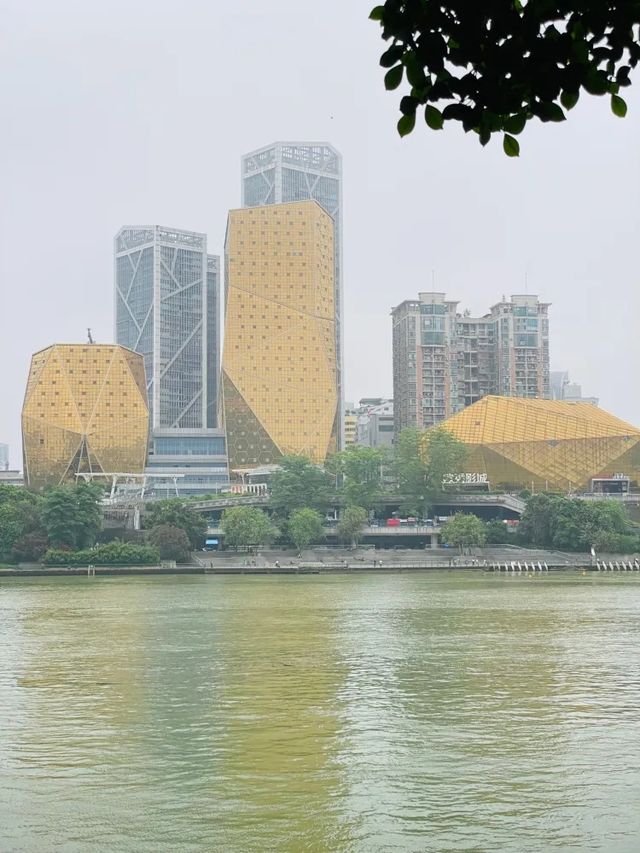 這個公園人少又好逛，可沖我可以待一天