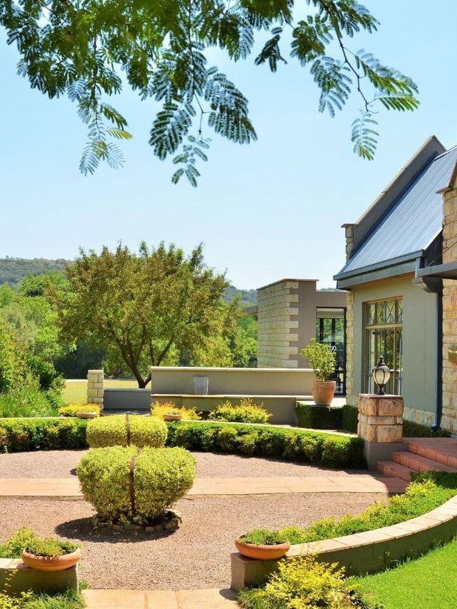 🌟 Unwind in Style: Gauteng's De Hoek Country Hotel 🌟