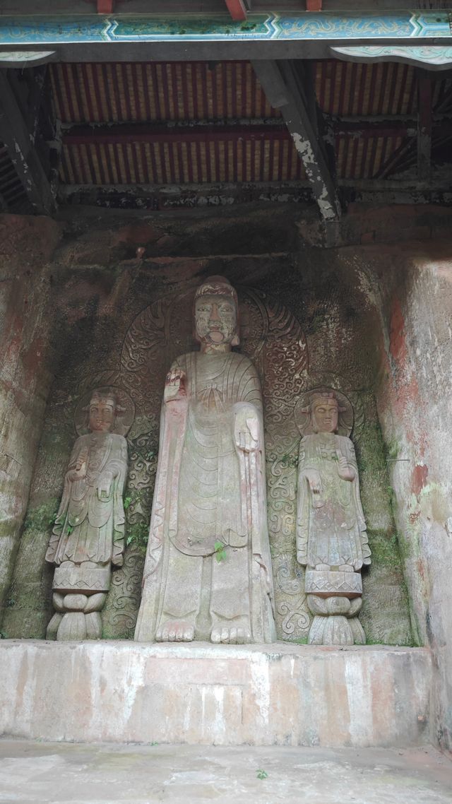 藏在山裡面的佛國世界，樂山大佛附近的東方佛都