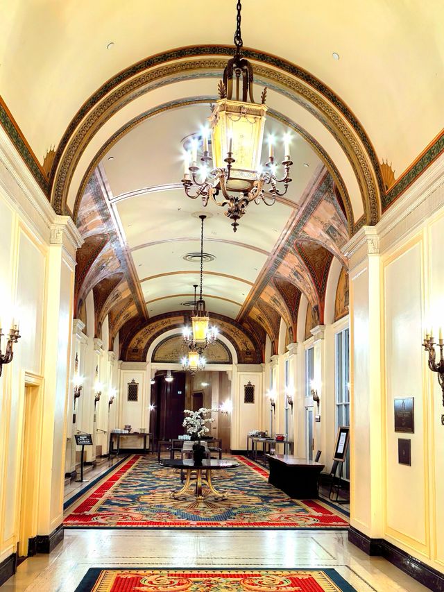 費爾蒙城堡酒店：歷史悠久的哥特城堡建築，頂級奢華的度假體驗