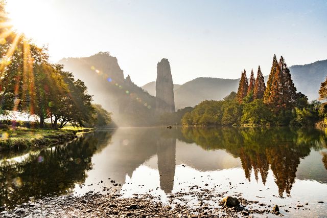 千姿百態鼎湖峰