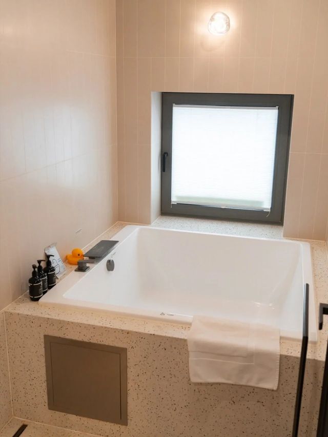 住進長城腳下的治癒系小屋
