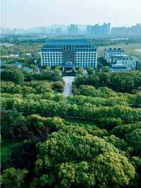 推窗賞景，住喺江南嘅湖光山色裏